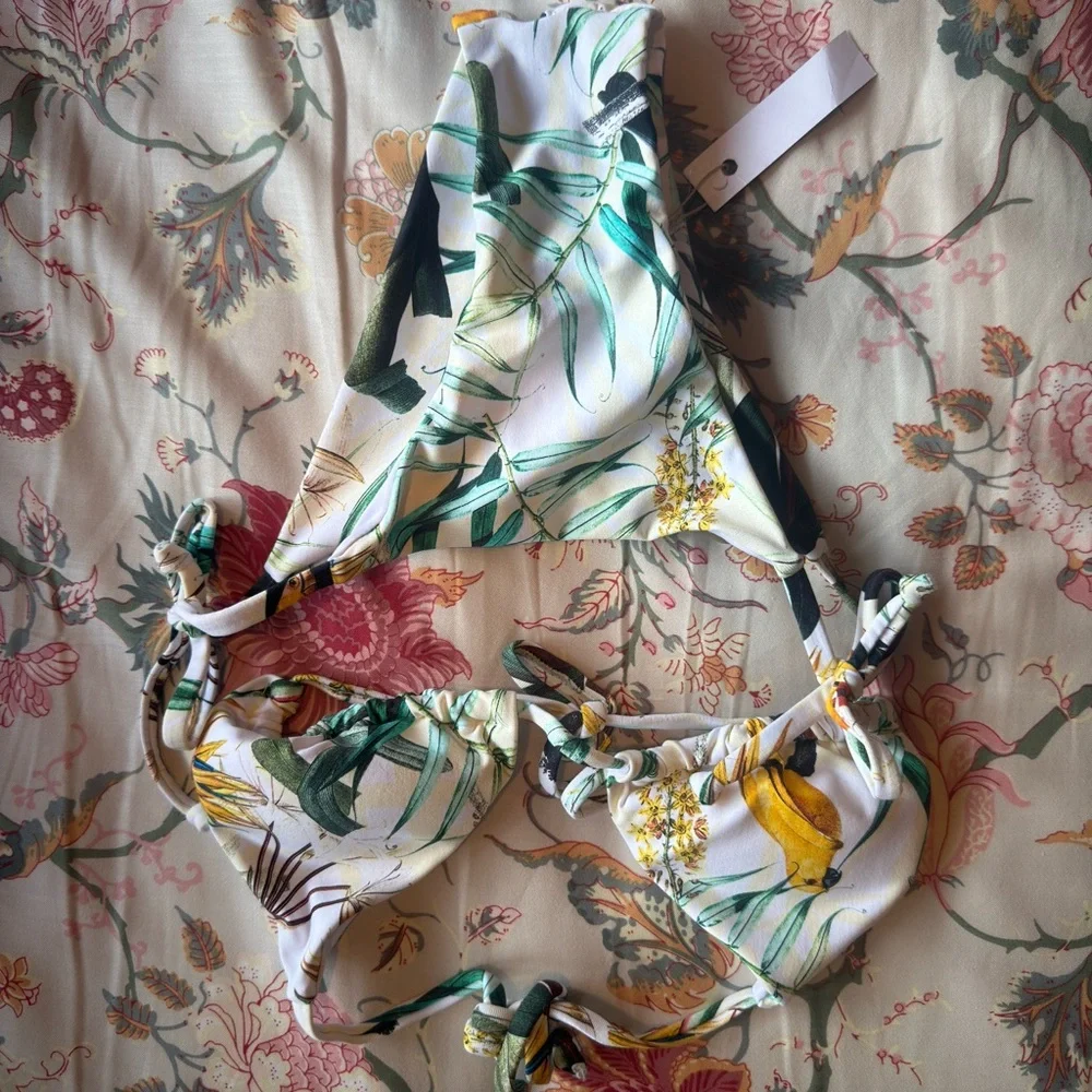 Floral Bikini Set with Tropical Print - Picture 4 of 4